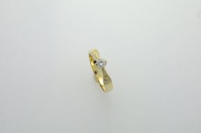 Zlatý prsten s diamantem 3,7g 14kt