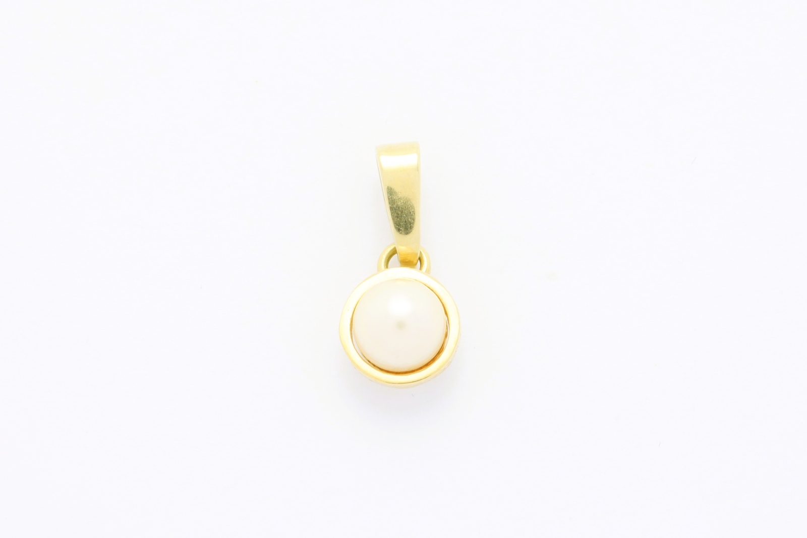 Zlat&yacute; př&iacute;věsek s&nbsp;perlou 1,29&nbsp;g 14kt