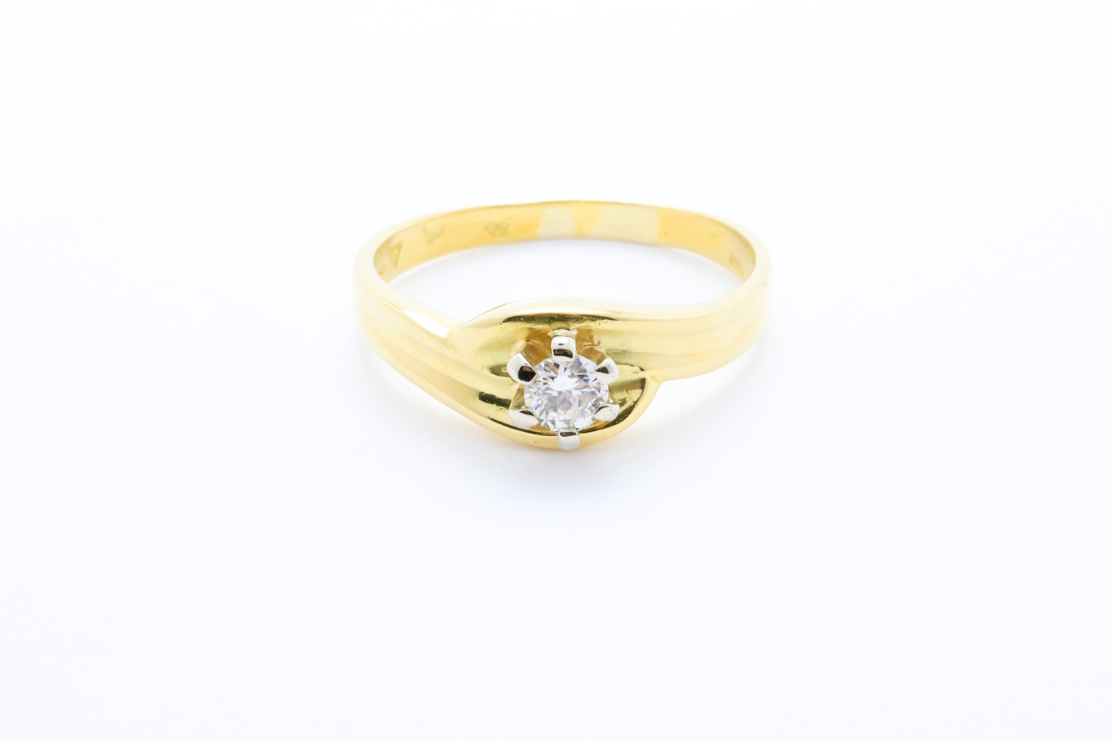 Zlat&yacute; prsten s&nbsp;diamantem  3,29&nbsp;g 18kt