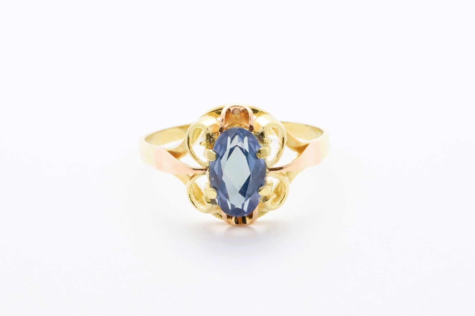 Zlat&yacute; prsten se Saf&iacute;rem 3,44&nbsp;g 14kt