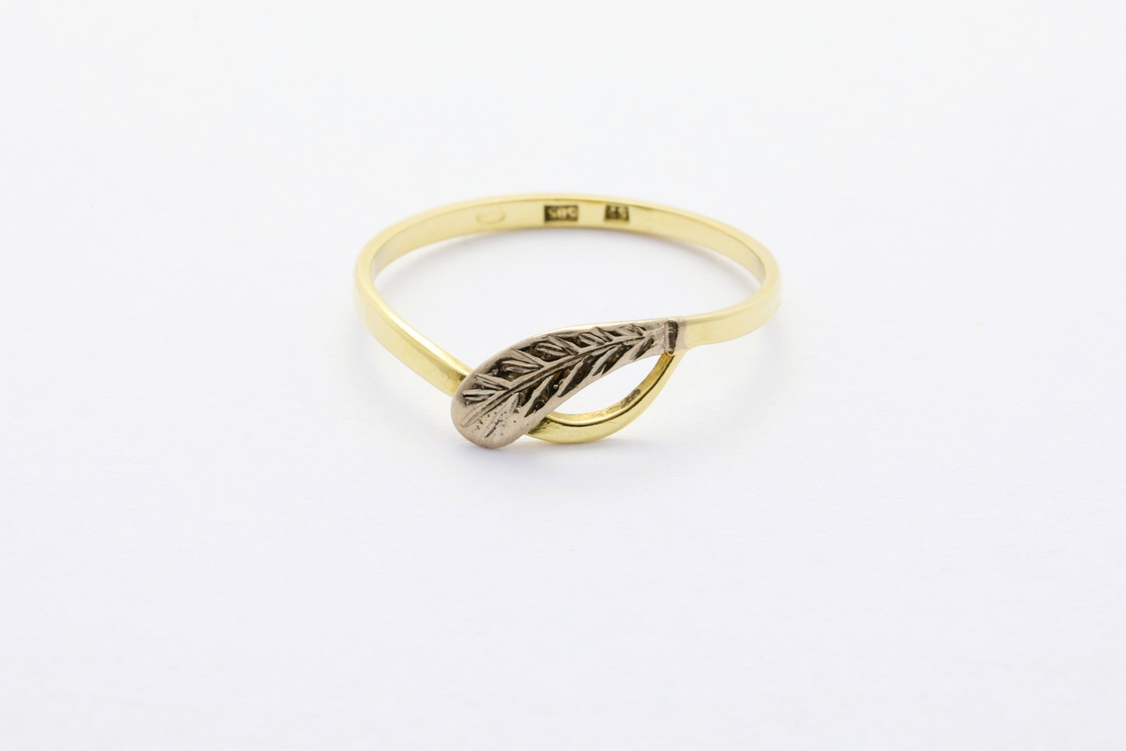 Zlat&yacute; prsten 0,97&nbsp;g 14kt