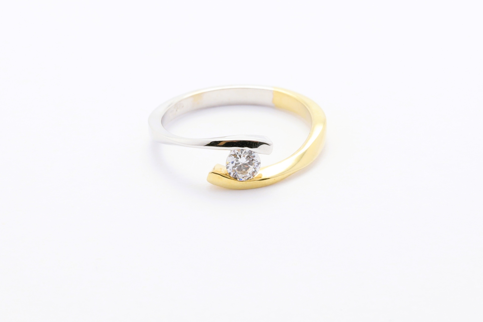Zlat&yacute; prsten se zirkonem 1,92&nbsp;g 14kt