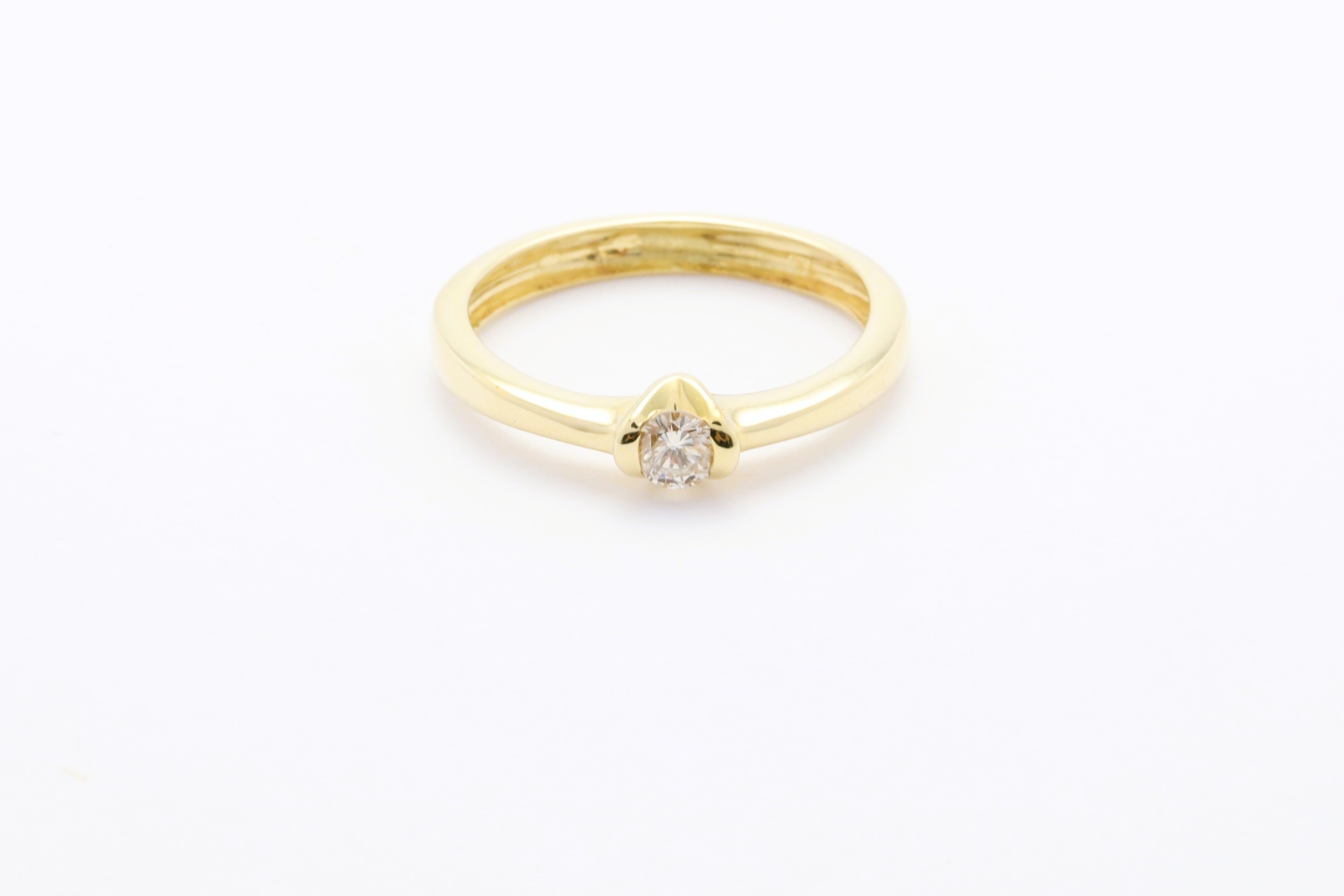 Zlat&yacute; prsten s&nbsp;diamantem  2,11&nbsp;g 14kt