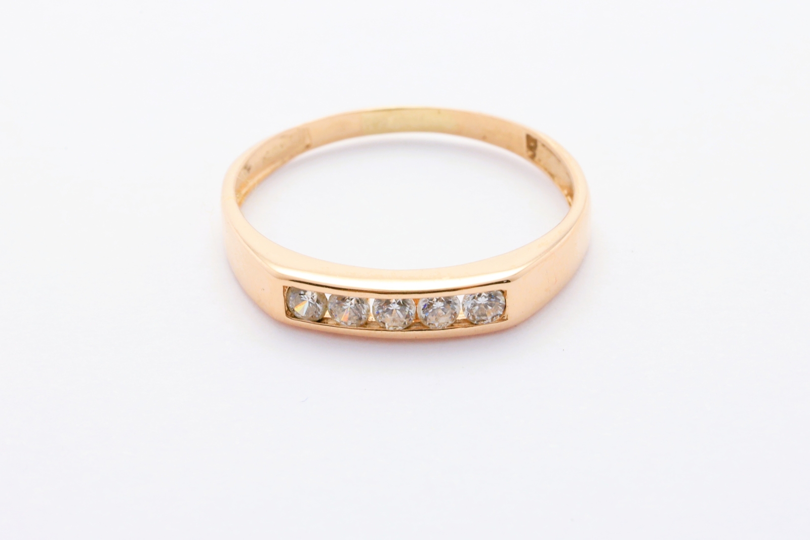 Zlat&yacute; prsten se zirkony 1,54&nbsp;g 14kt