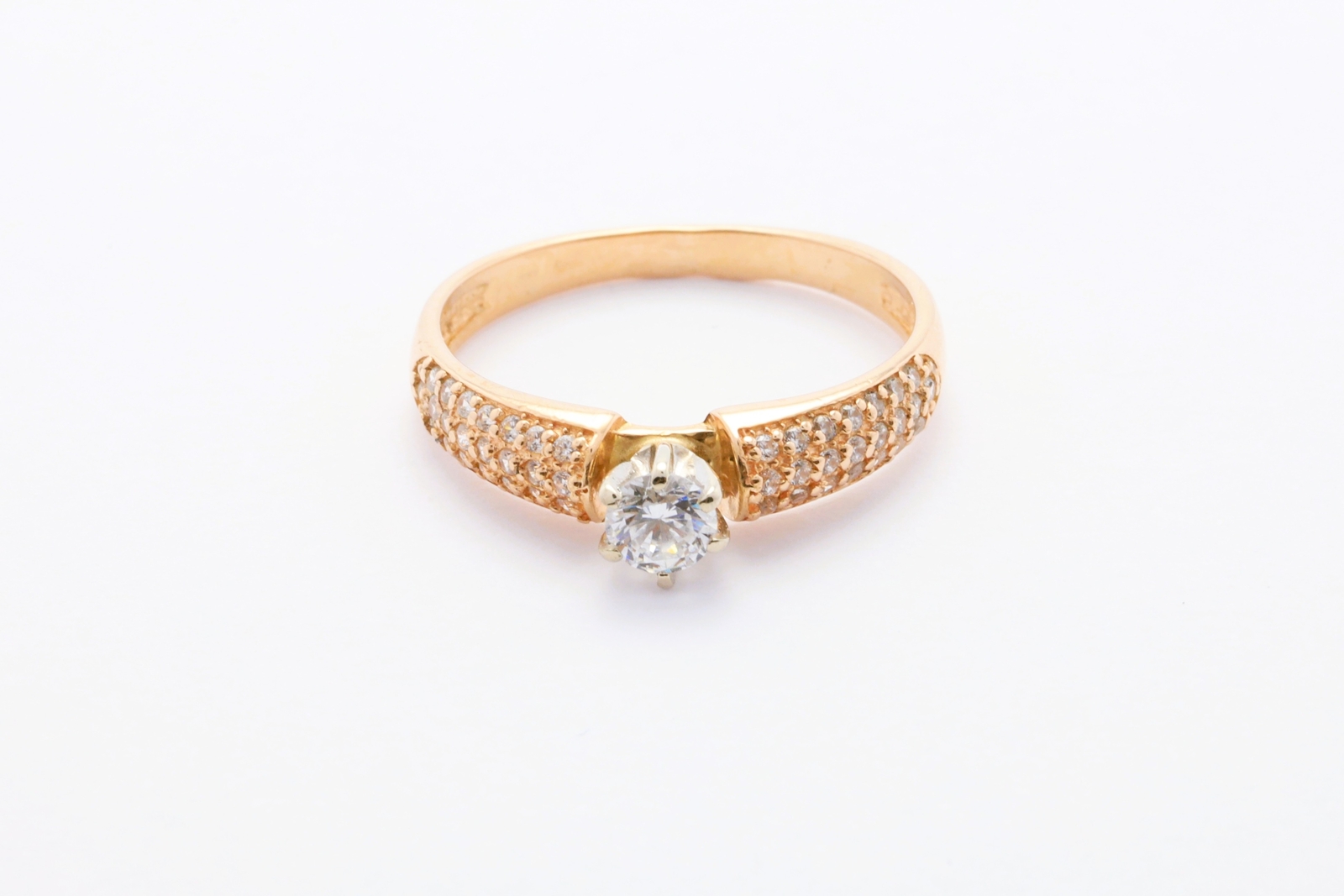 Zlat&yacute; prsten se zirkony 2,38&nbsp;g 14kt