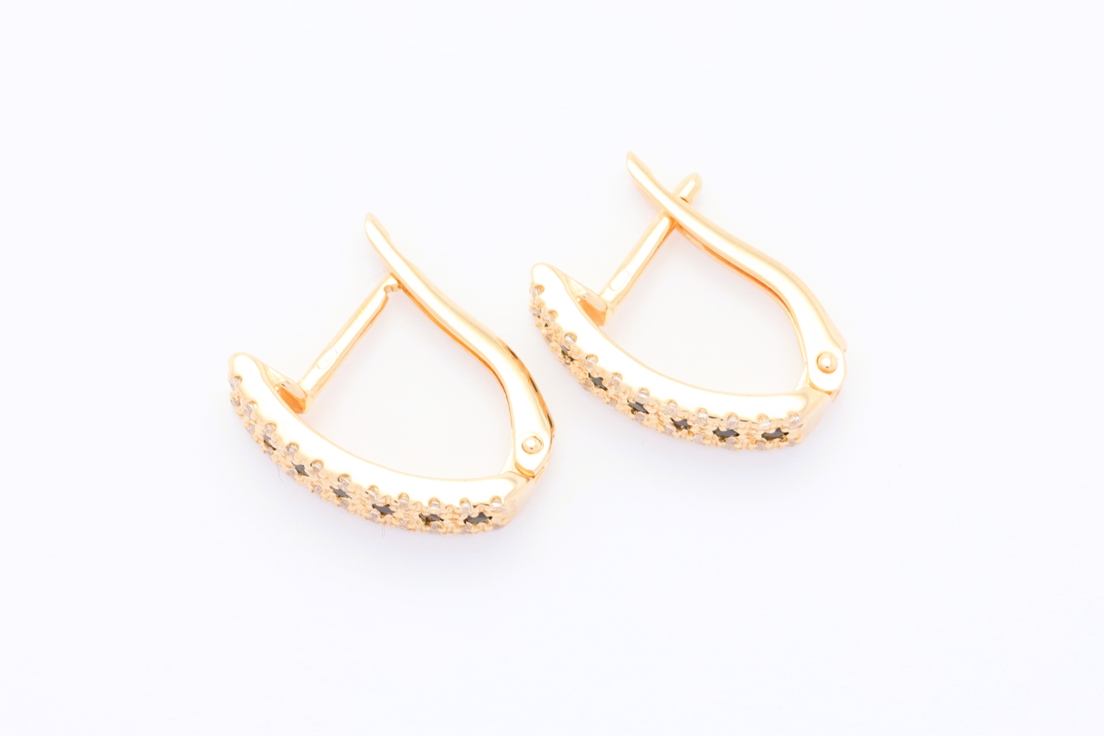 Zlat&eacute; n&aacute;u&scaron;nice se zirkony 2,72&nbsp;g 14kt