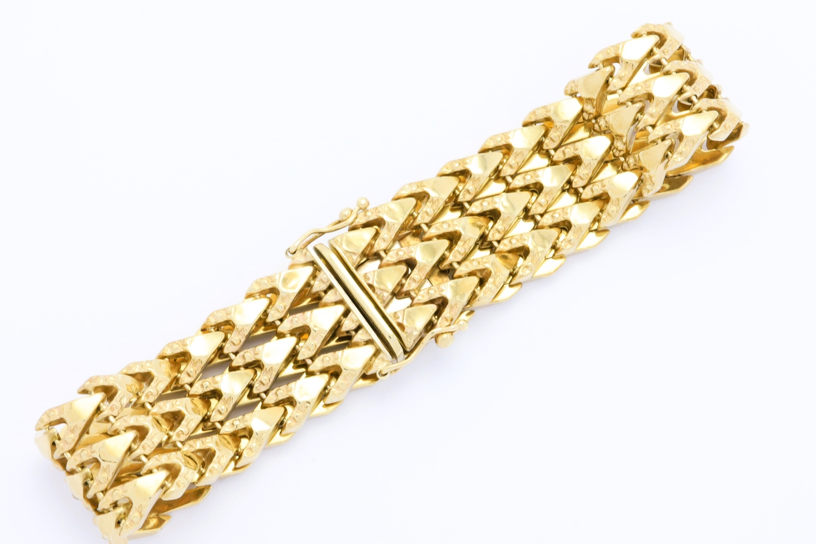 Zlat&yacute; n&aacute;ramek 21,91&nbsp;g 8kt